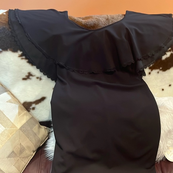 Classy  ladies dress - Picture 1 of 13